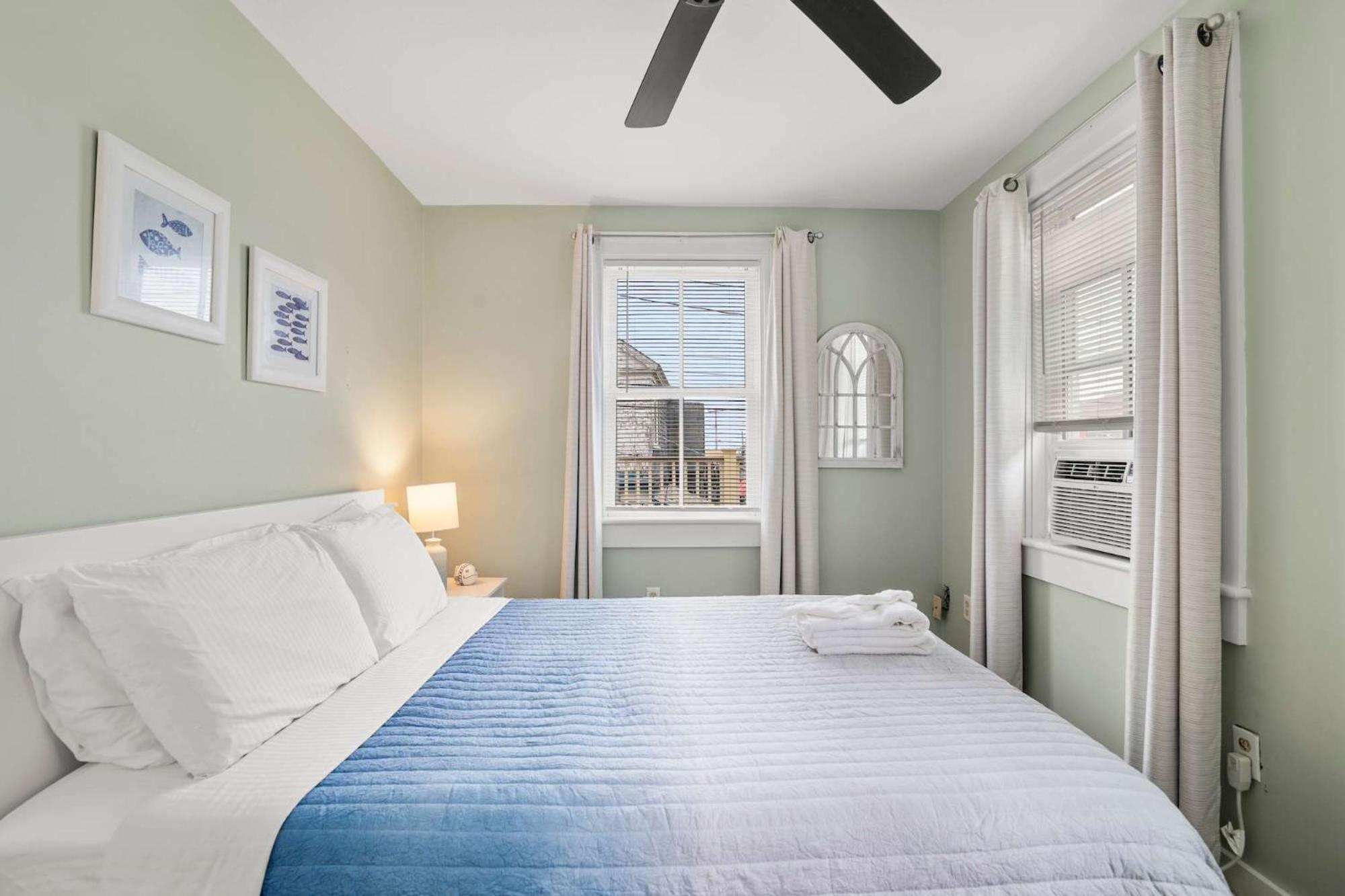 Apartamento Center Of Town Steps Away Private Deck Provincetown Exterior foto